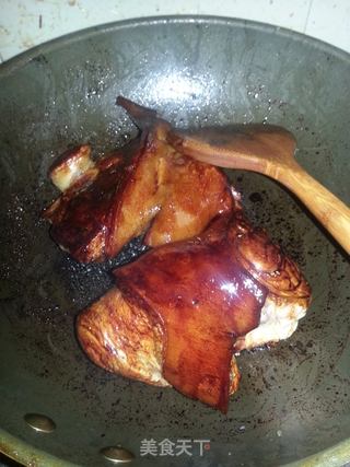 冰糖炖肘子 秋天进补时的做法步骤:3