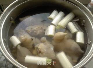 黄豆猪蹄美容汤的做法步骤:4