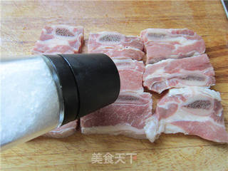 三杯牛仔骨的做法步骤:3