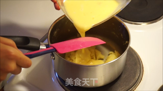 经典法式泡芙(另外还有闪电泡芙和修女泡芙蛋糕)的做法步骤:4