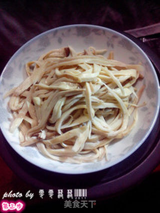 手撕杏鲍菇——健康快手菜的做法步骤:3