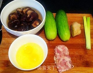 香菇炒鸡蛋的做法步骤：1