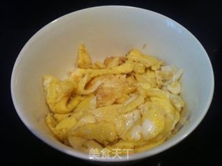 香菇炒鸡蛋的做法步骤：2