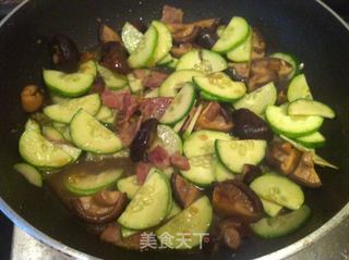 香菇炒鸡蛋的做法步骤：7
