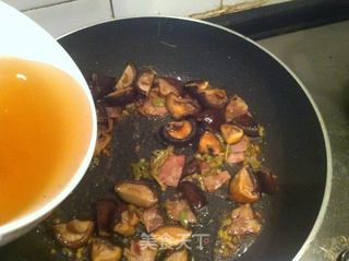 香菇炒鸡蛋的做法步骤：6