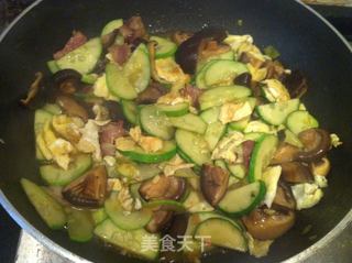 香菇炒鸡蛋的做法步骤：8