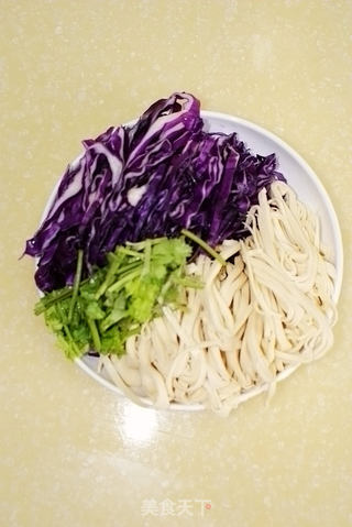 简单快手小菜------紫甘蓝拌豆腐皮的做法步骤:5