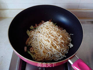 滑炒肉丝竹升面的做法步骤:12