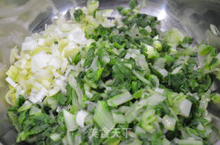 青菜虾皮鸡蛋饼的做法步骤:2