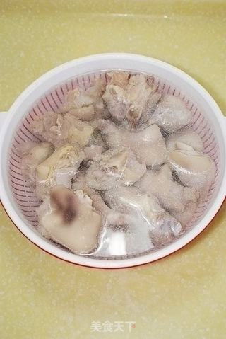 秋冬滋补美容菜-----老妈蹄花的做法步骤:6