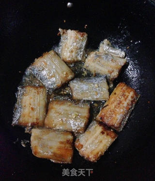 豆豉酥带鱼的做法步骤:2