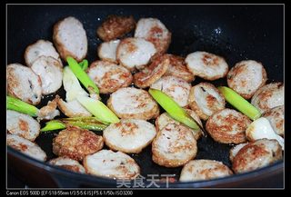 芹菜蒜苗爆炒肉卷的做法步骤：5
