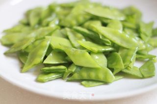 香菇炒荷兰豆的做法步骤：2