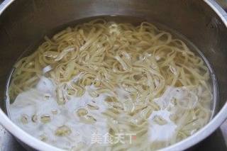 热干面的做法步骤:3