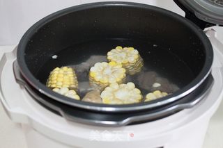 玉米排骨粥的做法步骤:3
