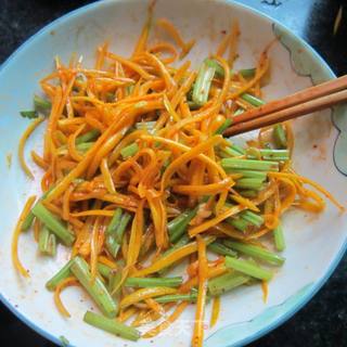 炝芹菜南瓜丝的做法步骤：5