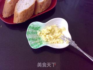 蒜香烤法棍的做法步骤:3