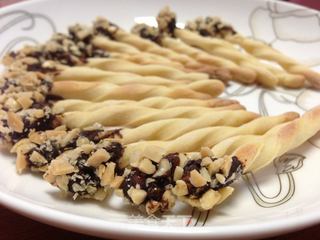 巧克力花生碎棒棒饼干的做法步骤:10