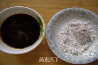 糖醋带鱼的做法步骤:2