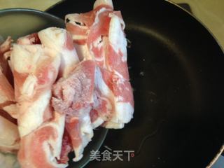 【羊肉酱炒香菜】的做法步骤：2