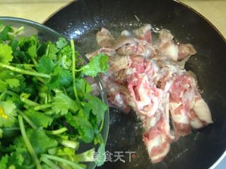 【羊肉酱炒香菜】的做法步骤：3