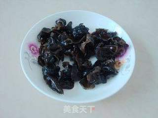 洋葱木耳烧南瓜的做法步骤:2