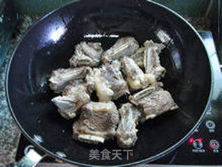 红酒焖牛排的做法步骤：5