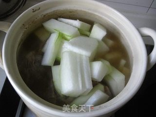 冬天不能缺的美味-----大骨炖冬瓜的做法步骤:8