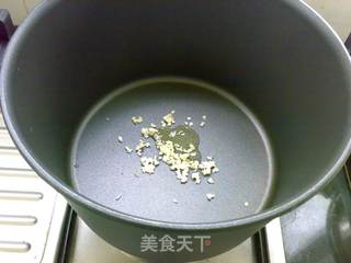 猕猴桃三文鱼炒饭的做法步骤:3