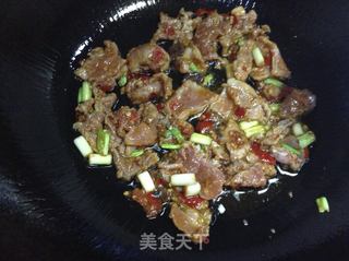 青笋木耳炒肉片的做法步骤：3