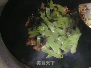 青笋木耳炒肉片的做法步骤：4