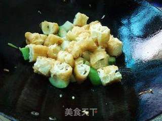 油条炒丝瓜的做法步骤：6