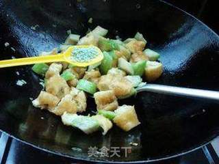油条炒丝瓜的做法步骤:7