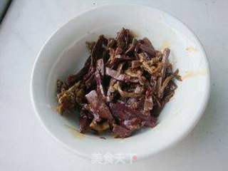 香辣蕨菜炒土豆丝的做法步骤:3
