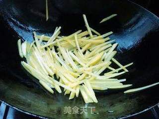 香辣蕨菜炒土豆丝的做法步骤:4