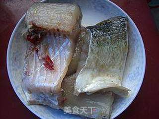 脆嫩鱼丁的做法步骤：1
