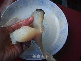 脆嫩鱼丁的做法步骤：2