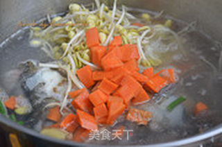 鱼骨蔬菜汤的做法步骤:5