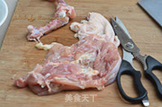 板栗鸡球煲的做法步骤:2