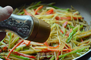 黑胡椒土豆丝的做法步骤:8