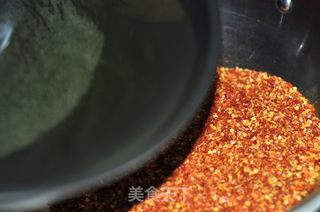 川菜必不可少----自制红油的做法步骤:2
