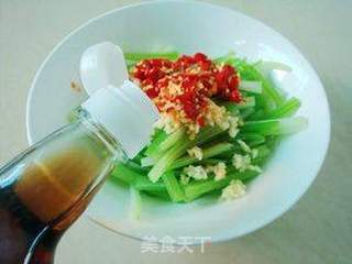 柠檬剁椒拌西芹的做法步骤:6
