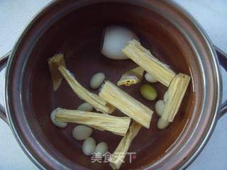 润肺降火---白果腐竹甜汤的做法步骤:2