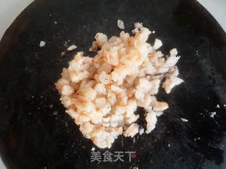 水晶虾仁萝卜卷的做法步骤:3
