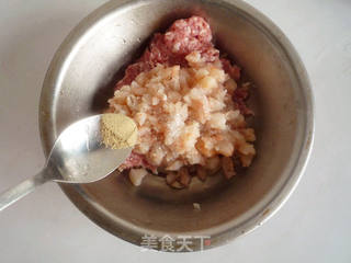 水晶虾仁萝卜卷的做法步骤:5