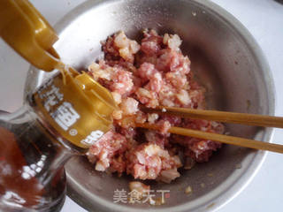 水晶虾仁萝卜卷的做法步骤:7