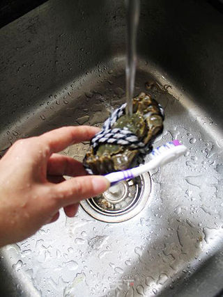盐焗大闸蟹---让蟹黄更甘醇的做法步骤:2