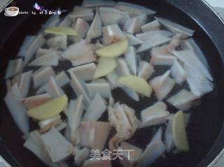 西兰花炒鸡脆骨的做法步骤:3