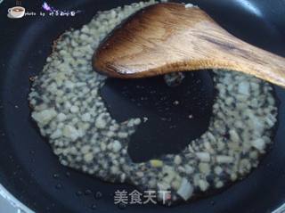 西兰花炒鸡脆骨的做法步骤:7