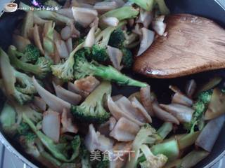 西兰花炒鸡脆骨的做法步骤:10